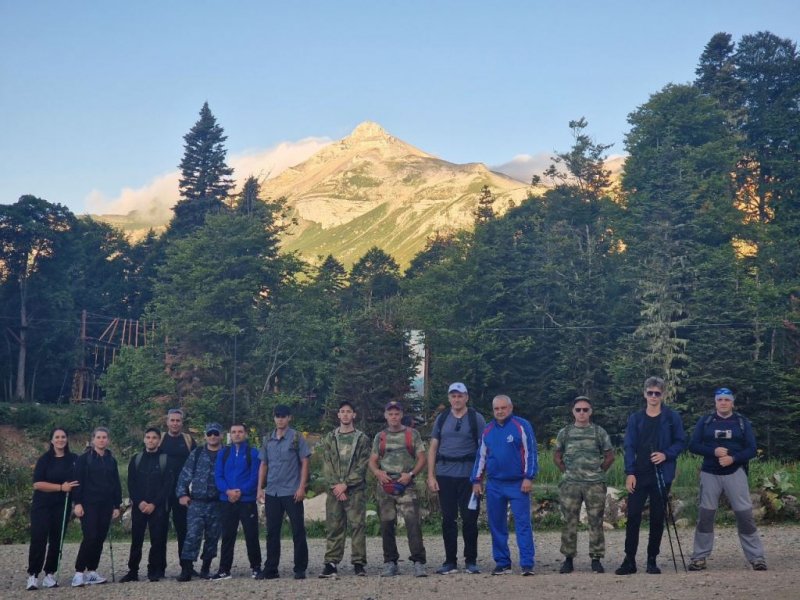 Полицейские Адыгеи организовали пеший поход на гору Оштен