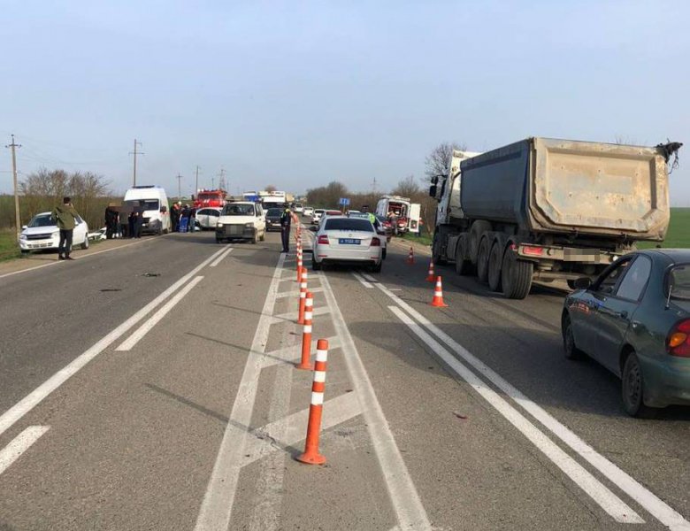 Госавтоинспекция Теучежского района выясняет обстоятельства ДТП с участием пяти автомобилей